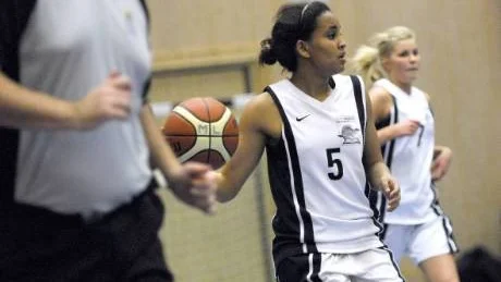 vidare. Yohanna Araya och hennes BG hade inga problem att avancera i ungdoms-SM. Tre enkla segrar och en tvåpoängsvinst i helgen. Foto: ANDREAS WÄLITALO