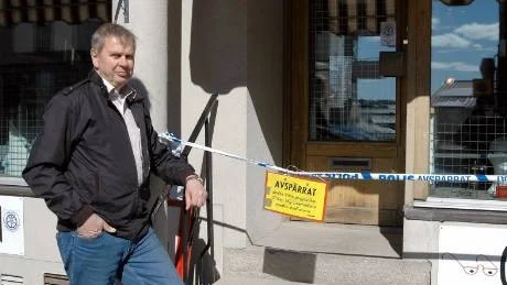 BESTÖRT. Efter inbrottet överväger Rolf Ljung att bomma igen Ljungs ur och optik för gott. "Tanken var att vi skulle vänta tills frugan går i pension, men just nu känns det som om jag vill slänga nyckeln i Kalix älven."