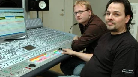 NY STUDIO. Viktor Mattsson och Sten Nyhlén är mycket nöjda med den nya studion i Tusen Toners lokaler i Kiruna.Foto: Alexander Linder