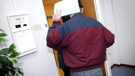 erkänner en del av hoten. Den 49-årige före detta nämndemannen erkänner vissa av hoten mot sin sambo men säger att hans minnesbilder av vad som hände natten till den 30 december 2006 är suddiga.Foto: Andreas Wälitalo