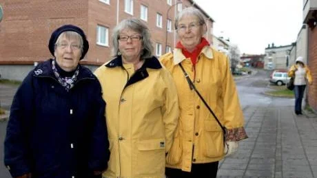 Fredliga. "Kvinnor för" vill se länet fritt från militäriska flygövningar. Barbro Nilsson, Gun-Britt Mäkitalo och Maj Isaksson.