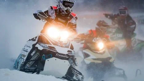 Älvsby motorsällskaps AnnaCarin Karlsson körde ifrån hela startfältet i Pro Stock herr och tog guld i helgens finska tävling.