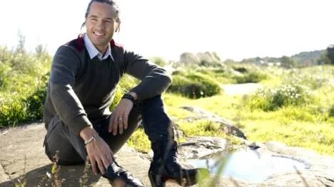 "Mauro och jag skrev låten ´Inte redo än´ för att jag skulle ha något nytt till turnén. Det är där jag varit några år, ganska färdig med många saker, men inte reda att släppa dem", säger Peter Jöback, som inleder sin Sverigeturné i Örebro den 30 september.