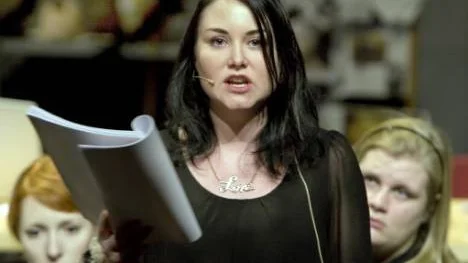 Jenny Antoni, förstaårselev på Teaterhögskolan i Luleå, gör huvudrollen som Snövit. I den nyskrivna musikalversionen av den klassiska sagan har Snövit ett mer feministiskt perspektiv.