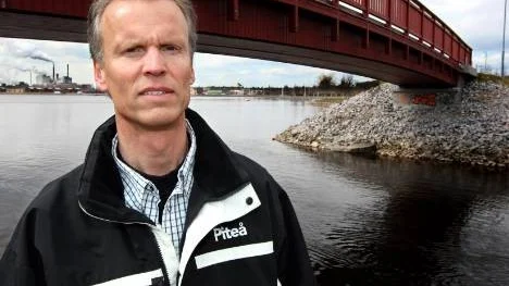 Per Lenndin, avdelningschef på Kultur- och fritidsförvaltningen, anser att det är nödvändigt att byta ut sargen i ishallen Kristallen i Rosvik. (Arkivbild)