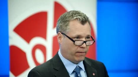"Nu behöver vi höja ambitionerna och tydliggöra att målet för svensk ekonomi är full sysselsättning. Att stärka svensk konkurrenskraft är därför avgörande. Vi ska konkurrera med kunskap, inte med låga löner och dåliga villkor", slog  Tommy Waidelich fast vid presentationen av den socialdemokratiska vårmotionen.