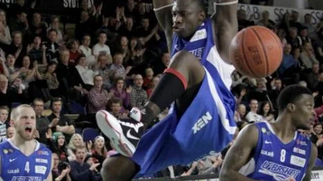 Tyrone Levett hade en stor del i LF Baskets vinst i första SM-semfinalen mot Norrköping.