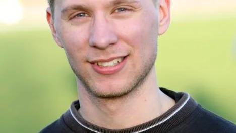 Per Sandberg har vuxit ut till en riktig fältherre på mittfältet i Munksund, som i lördags tog säsongens första seger i division 4 södra. Det blev 1-0 i derbyt mot Lillpite. (Arkivbild)