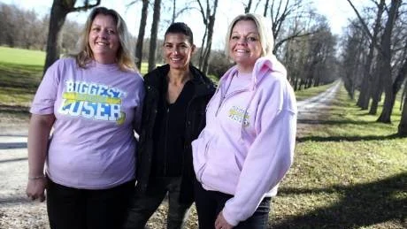 Systrarna Sofia Solnevik och Lotta Brinell deltar i Biggest loser Sverige. I mitten personliga tränaren Tanja Djelevic.