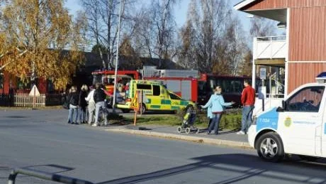 ÖVERKÖRD. Den femårige pojken hamnade under bussens högra hjul utan att föraren märkte något. Tillståndet för pojken beskrivs nu som kritiskt.