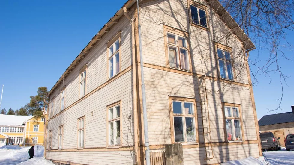 Räddas. Kommunen avser inte längre att riva Ängesbygården i Svartöstaden. Fastigheten ska i stället säljas och försök ska göras att få den lovlig som bostadshus.