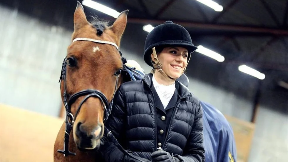 Linnea Blomberg med hästen Joeri.