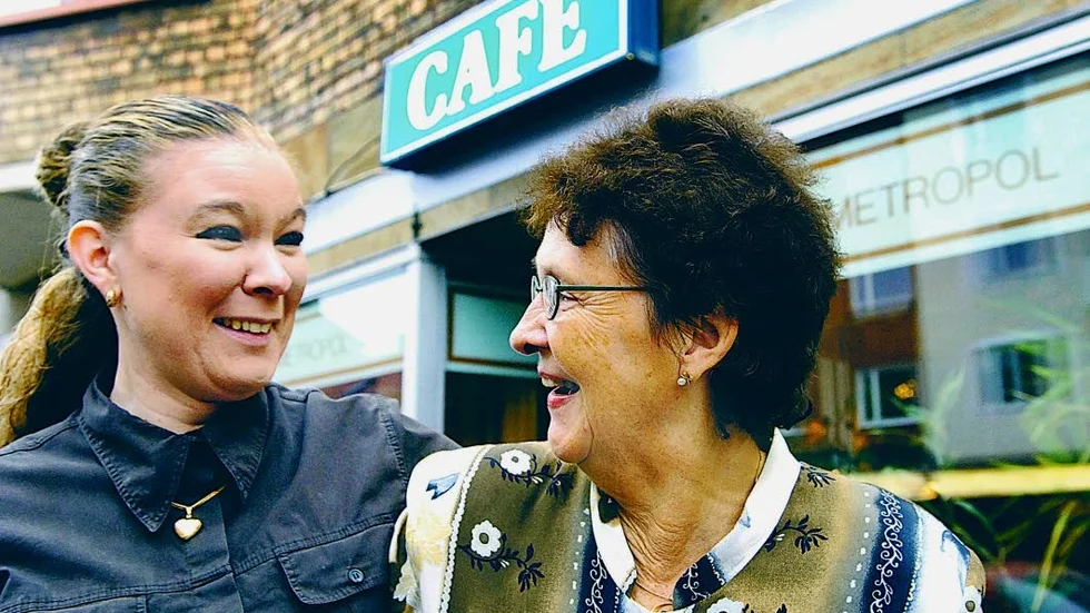 Tog över. Åsa Ohlsson tog 2005 över från sin moster Elsa Gustafsson som desssförinnan drivit kaféet i 39 år. Nu byter kaféet ägare igen.