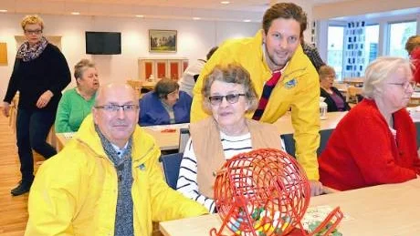 TRIVDES. "Trevligt", tyckte Sigrid Ekman som flankeras av Hans Sundell och Johan Frohm från Lions club. Längst bak, Elisabeth Sundell.