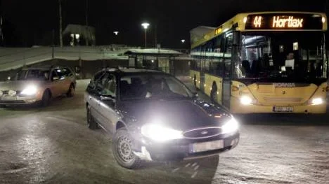 Bussar och bilar på infarten till sjukhuset ställer till problem i trafiken. Oron för att en allvarlig olycka ska inträffa är stor.