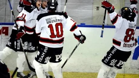 DUBBELGLÄDJE. Piteå Hockeys helg förgylldes av två segrar på hemmaplan, först mot Östersund och sedan mot Sollefteå.