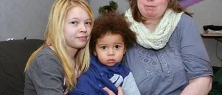 Trebarnsfamilj anfölls i hemmet