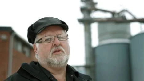 Gösta Utterström, facklig företrädare vid sågen, ställer sitt hopp till en ny ägare som vill ta över och driva verksamheten vidare. (Arkivbild)