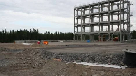 Peab lämnade lägsta anbud  med 3,9 miljoner kronor och får bygga talloljefabrikens nya kontor - huset kommer att placeras framför den fabrik som just nu är under uppbyggnad.