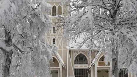 Arvidsjaurs kyrka, här i vacker vinterskrud,  tillägnades artikel nummer 300000 i den svenska upplagan av internets-uppslagsboken Wikipedia.
