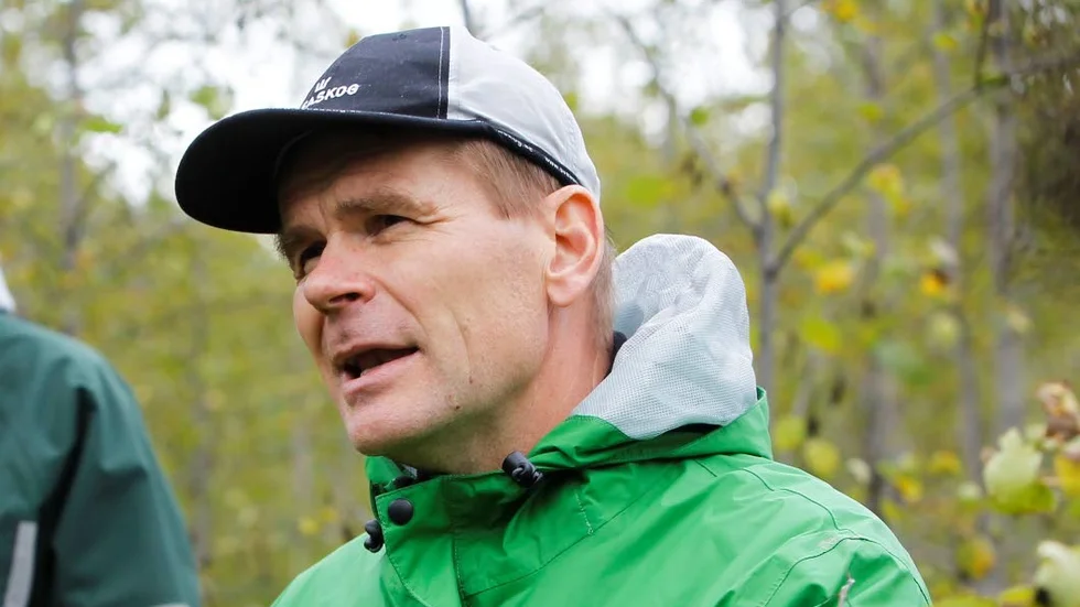 Kritisk. Sveaskogs skogschef Herman Sundqvist, till höger, har drivit frågan om samma slutavverkningsålder i hela Sverige. (Arkivbild)