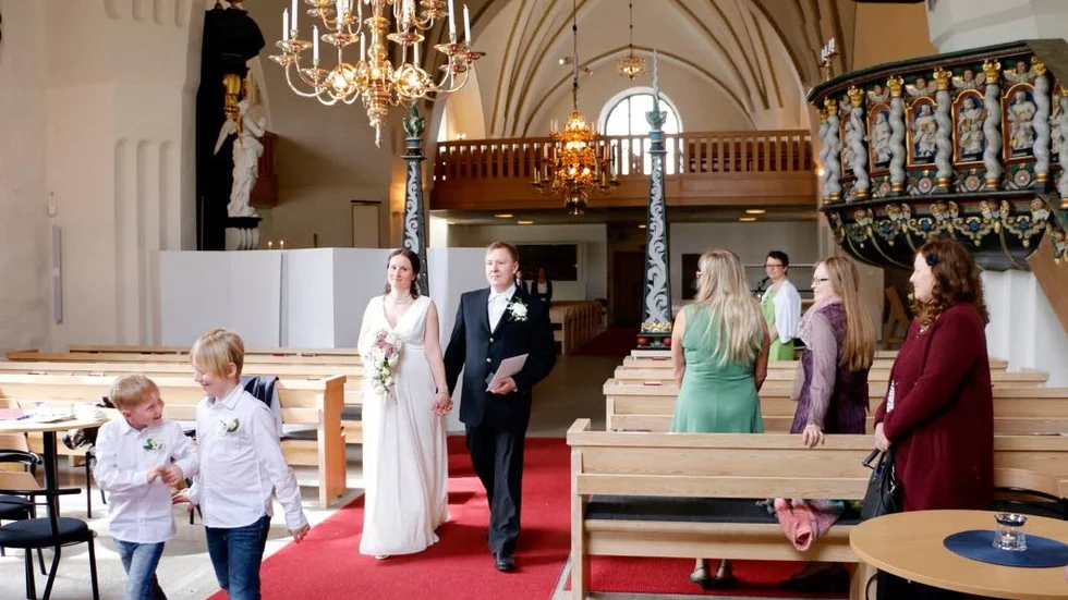 Premiär i Piteå. Många par passade på att knyta hymens band i Öjebyns kyrka när det ordnades drop in-vigsel den 14 maj, bland andra Susanne och Thomas Lundmark. (Arkivbild)