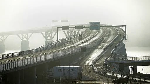 Trafik. Mellan 10?000 till 11?000 fordon passerar varje dag över Sundsvallsbron.