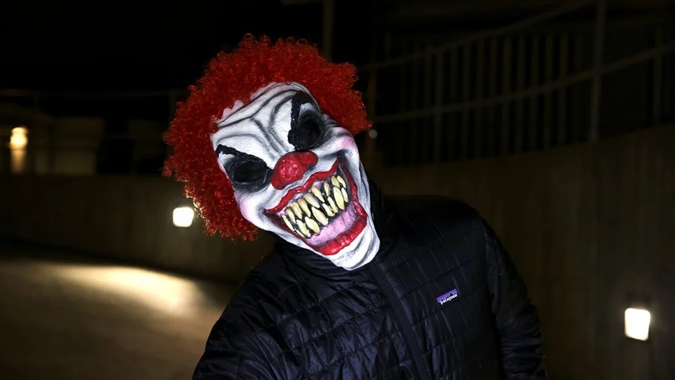 Stopp i dörren. Kommer du klädd som clown till den här festen är det bara att vända.
Foto: Vidar Ruud / NTB scanpix / TT / kod  20520