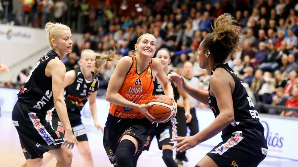 Returmatch. Martina Stålvant och Udominate vann igen.
