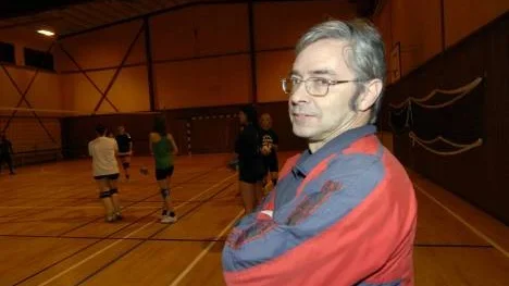 Efter 32 år som tränare och coach har Glif:s Mr vollyboll Kenneth Fjällström tackat för sig . "Just nu känns det skönt att bara kunna gå till sporthallen och titta på när tjejerna spelar" säger Fjällström.