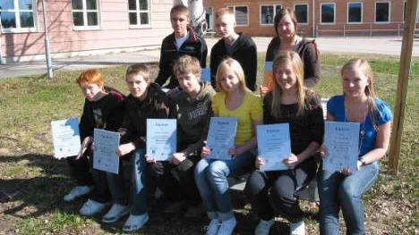 Högstadiets kommunmästare i matematik 2008. Övre raden från vänster: Tommy Öhman, bäst av niorna, Daniel Nyström tvåa, Frida Gustavsson trea. Främre raden från vänster: John Groth, bäst av sjuorna, Alexander Granlund tvåa och Joakim Lindbäck trea, samt  Erika Karlsson, bäst av åttorna, Pernilla Olsson tvåa och Ellen Lennahl trea.