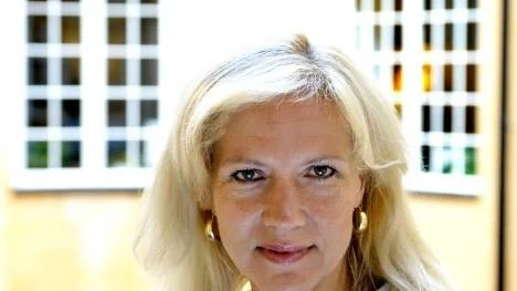 Liza Marklunds nya agent är en dömd kvinnomisshandlare, vilket upprör många mediekvinnor som går till hårt angrepp mot författarinnan och anser att valet är chockerande.
