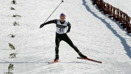 Tobias Karlsson varnade för att han skulle bli att räkna med i sprinten i skidskytte-SM. Och visst blev han det. Tobias vann guld, tio sekunder före närmaste konkurrent.