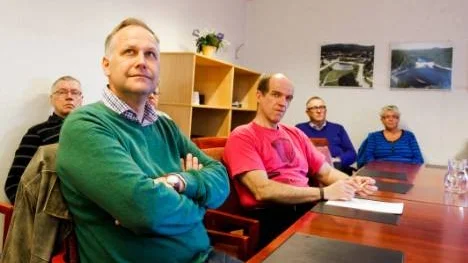 Vänsterpartiets ordförande vill att gruvbolagen betalar tillbaka till regionen de exploaterar på naturresurser. "Gör man det här tror jag att man skulle få mer barn i skolan. Folk som bor här och betalar skatt", säger Jonas Sjöstedt.