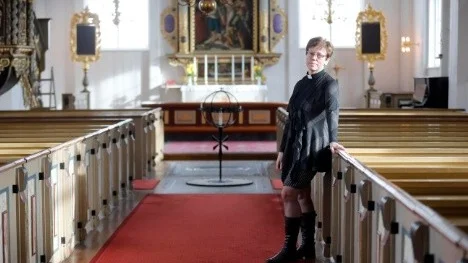 Medlemstappet är inte oväntat och det har bromsats upp, förklarar Helén Lundberg, kyrkoherde vid Piteå församling. Om de fortsätter att tappa medlemmar ger det till slut ekonomiska konsekvenser. ”Då måste vi dra ner på verksamhet och personal och det skulle ge konsekvensen att vi inte kan finnas på samma sätt”, säger hon.