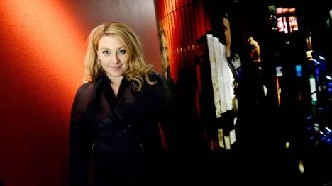 Sarah Dawn Finer är aktuell med skivan "Sanningen kommer om natten", som hon gjort tillsammans med Mauro Scocco.