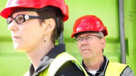 De två kommunalråden i Piteå, Helena Stenberg och Peter Roslund, har båda fått uppleva den alltmer hårdnande verklighet som förtroendevalda möter i dag. (Arkivbild)