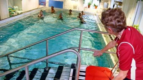 Varmvattenbassängen som Älvsbyborna saknat kommer att öppna i oktober. Det meddelar kommunalrådet Helena Öhlund. (Arkivbild)