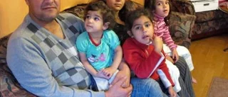 "Migrationsverket leker med våra liv"