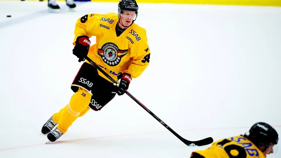 Lars Bryggman får chansen med supertalangerna Daniel Zaar och Lucas Wallmark.