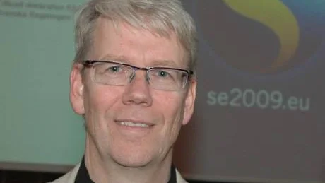 KOMMENTAR. Kommunalråd Peter Roslund (S) kommenterar Sveaskogs planer att köpa Lövholmen från Setra (se separat artikel).