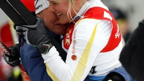 segerkram. Hanna Falk höll undan till seger med minsta möjliga marginal i lördagens fristilssprint.Foto: scanpix