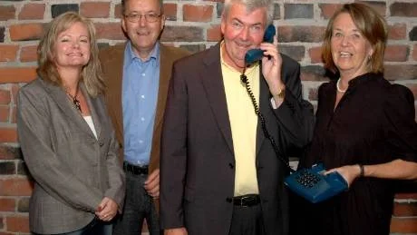 TELEFONJOUR. På måndagen presenterades den nya företagsjour som ska hjälpa små och medelstora företag som riskerar att gå omkull. Bakom den står bland annat Maud Spencer, ledamot i Företagarnas regionsstyrelse, Folke Spegel, ordförande för Almi företagspartner nord, Kjell Hjelm, t f regionchef för Företagarna Norrbotten, samt Gunilla Wallsten, ordförande för Företagarna i Piteå.