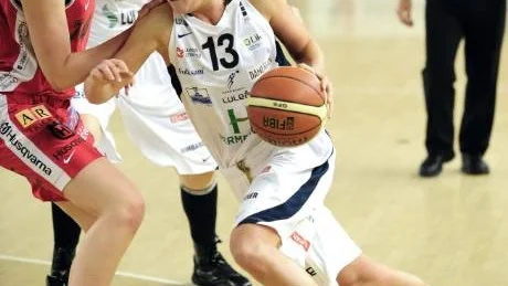 FRAMÅT. Frida Aili var lagets kanske bästa spelare och gav Braheförsvaret inte en lugn stund.