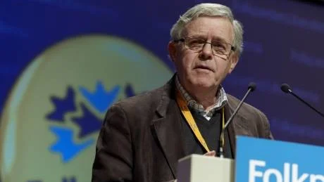 KLOK. Folkpartiets ekonomiske talesman Carl B Hamilton har förslag som kyler av fastighetsmarknaden i storstaden - och gynnar landsorten.