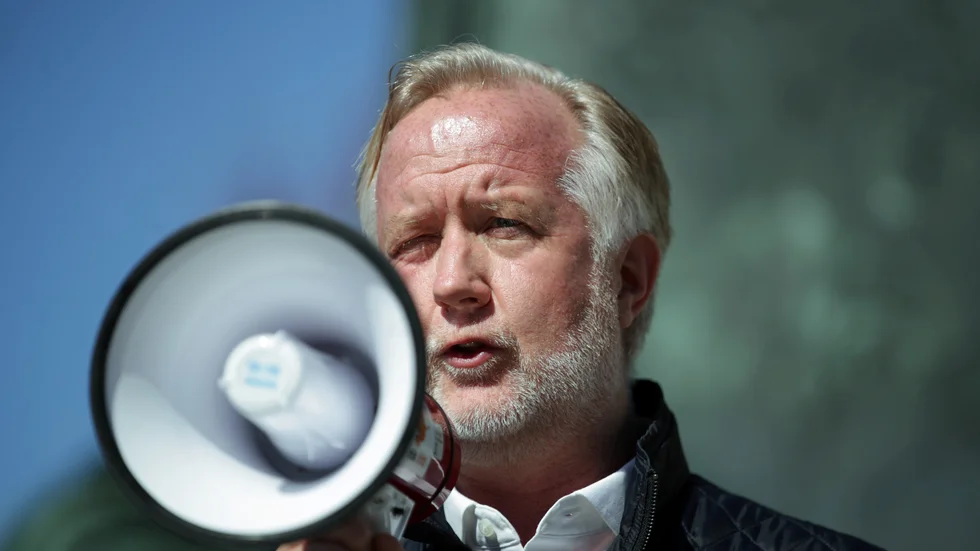 "Han verkar stressad och hungrig. Han verkar trött, är bullrig, avtrubbad" skriver insändarskribenten om Liberalernas partiledare Johan Pehrson.