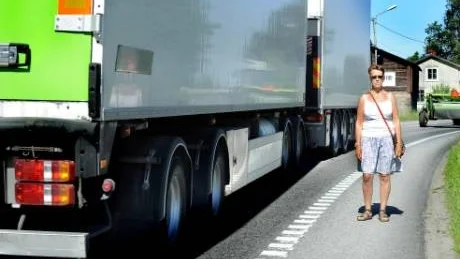 Kräver cykelväg. Siv Nilsson har cyklat mellan Bergnäset och Gäddvik  i många år. En dikeskörning var droppen som fick bägaren att rinna över.  Foto: EIJA DUNDER