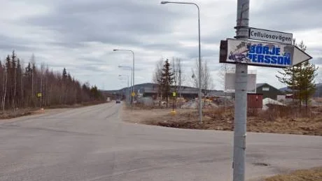 STOPP FÖR BULLERPLANK. Det socialdemokratiska förslaget om ett bullerplank för 1,5 miljoner längs Cellulosavägen, stoppades av SOT-nämnen. Men S ger inte upp.