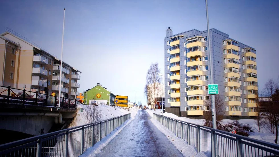 Här vid Garnisonsgatan och Kyrkgatan i Boden ska en kvinna ha attackerats av mannen.