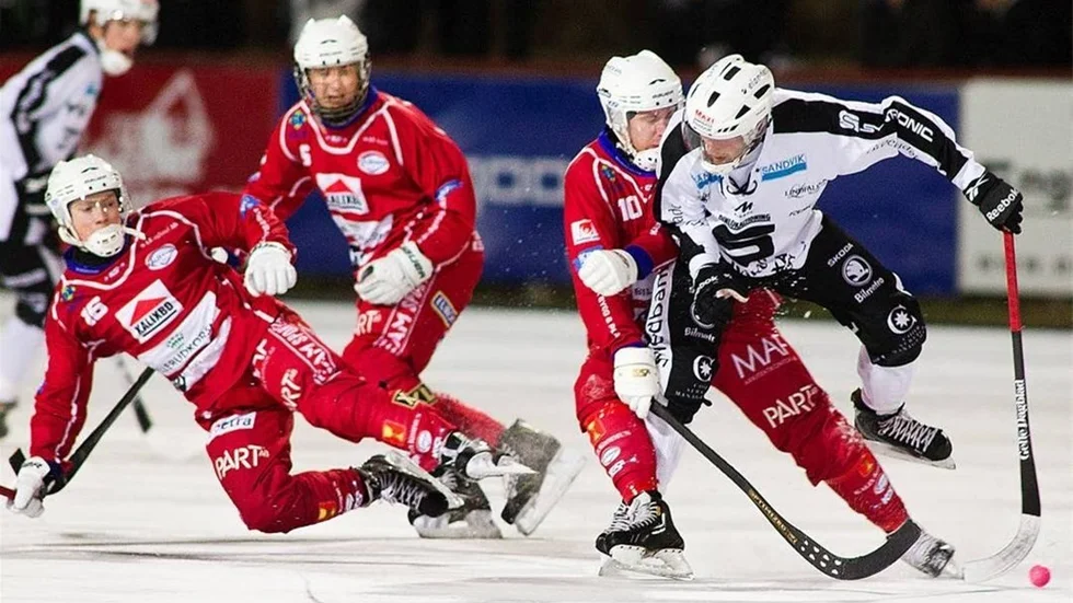 Simon Viklund och hans Kalix besegrades av lillebror Emil Viklund och Vänersborg.